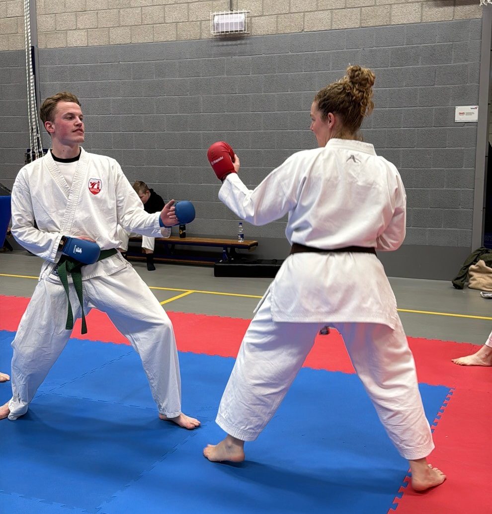 Karate Team Utrecht - Karate en boksfit in Utrecht Leidsche Rijn - Geef je op voor een gratis proefles! senioren karate